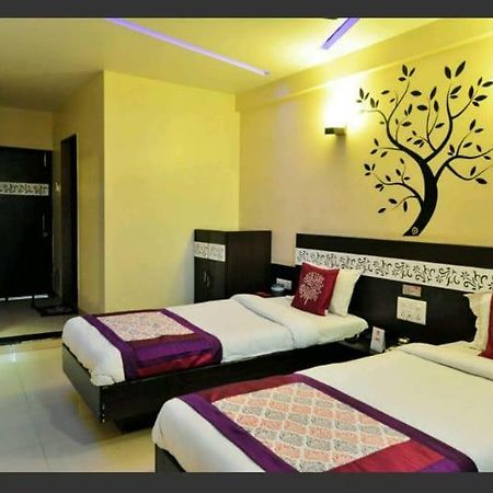 Skylawn Hotel Surat Bagian luar foto