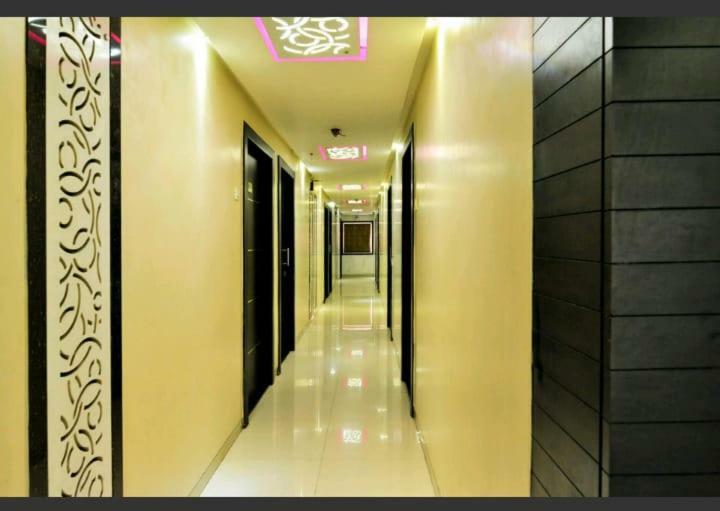 Skylawn Hotel Surat Bagian luar foto