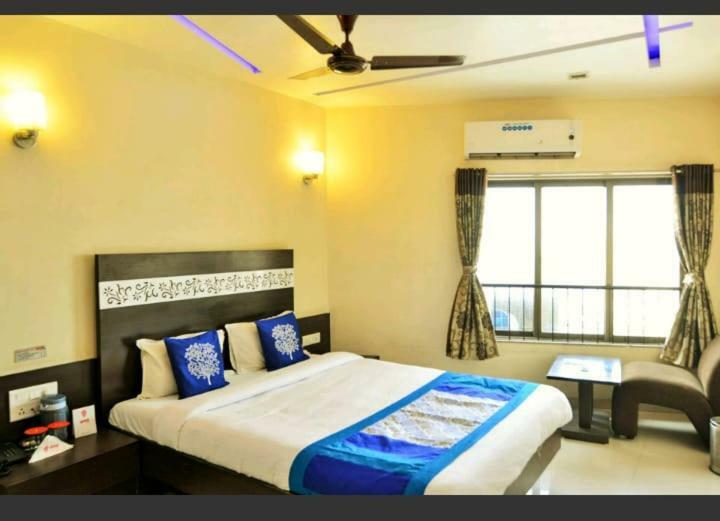 Skylawn Hotel Surat Bagian luar foto